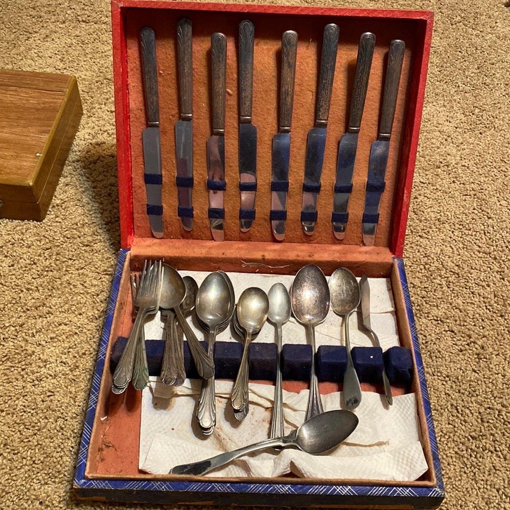 VINTAGE FLATWARE SET
